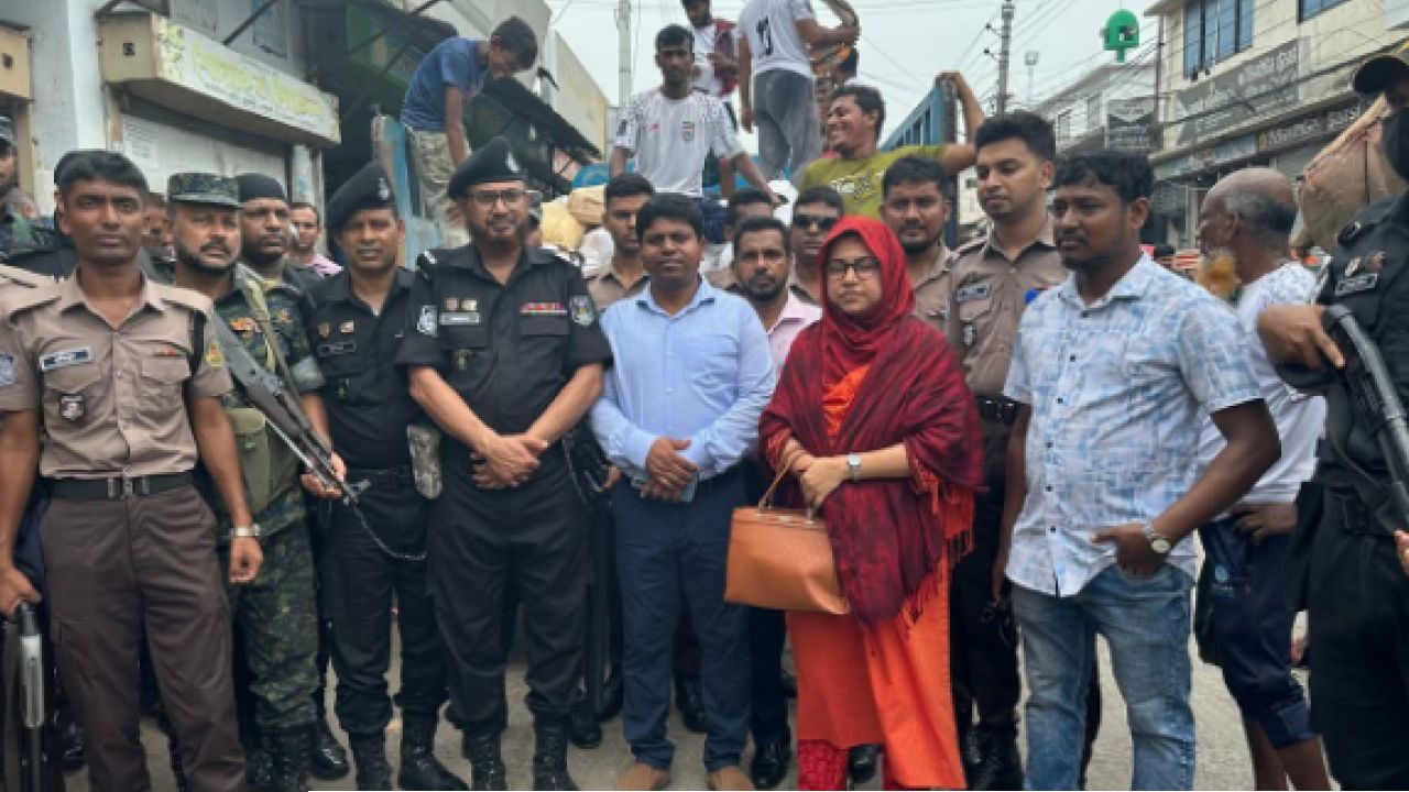 ​খুলনার বড় বাজারে টাস্কফোর্সের হানা: ২ হাজার ৫৪২ কেজি নিষিদ্ধ পলিথিন জব্দ, ২ গোডাউন সিলগালা