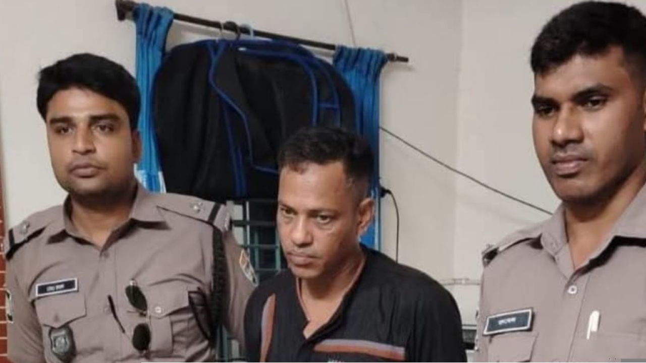​বেনাপোলে ৩ শত পিস ইয়াবাসহ ট্রেন যাত্রী আটক