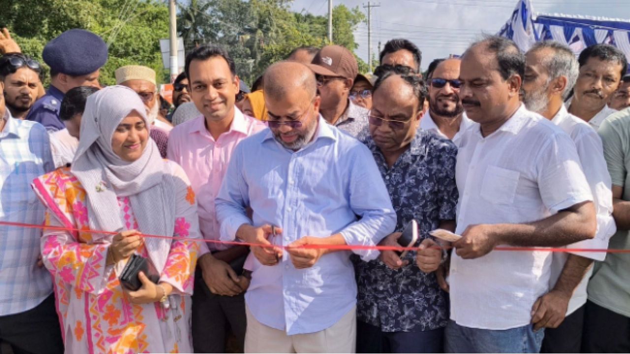 ২৫ বছরের ভোগান্তির অবসান: মোংলা নদীতে চালু হলো ২৪ ঘণ্টার ফেরি সার্ভিস