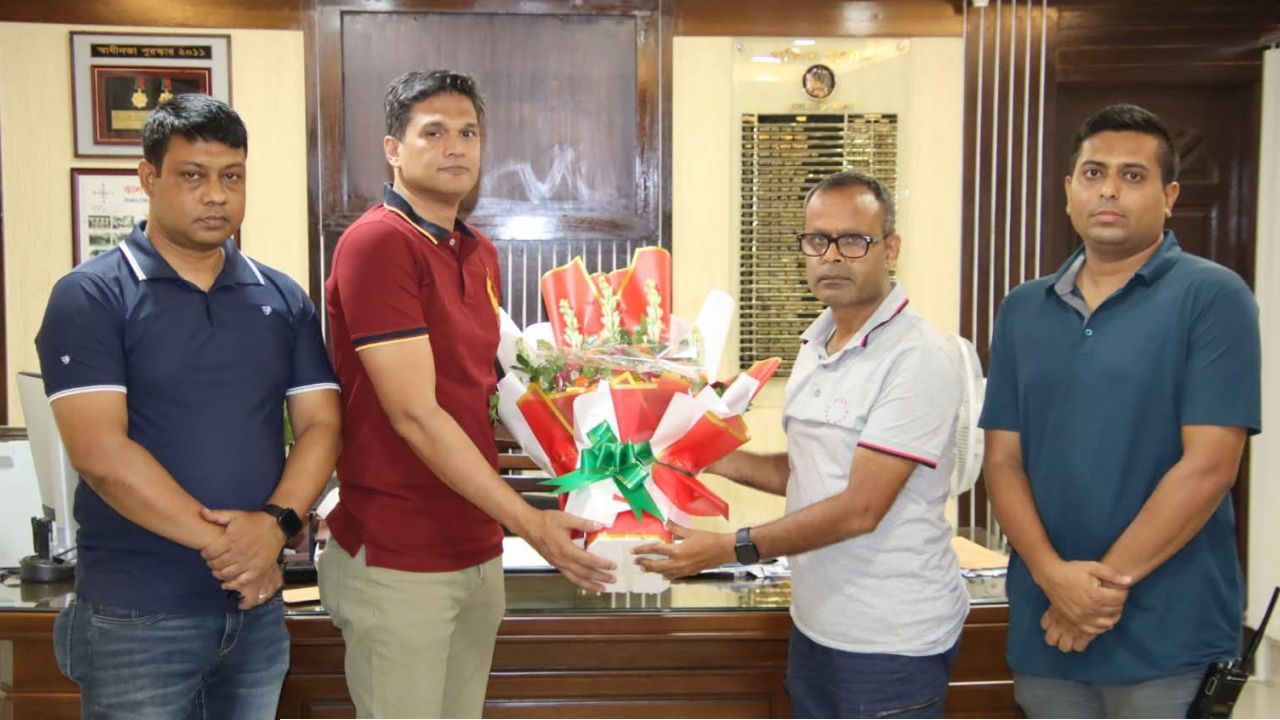 ঝালকাঠিতে অতিরিক্ত পুলিশ সুপার হিসেবে মামুন আল ইসলামের যোগদান, ফুলেল শুভেচ্ছায় বরণ