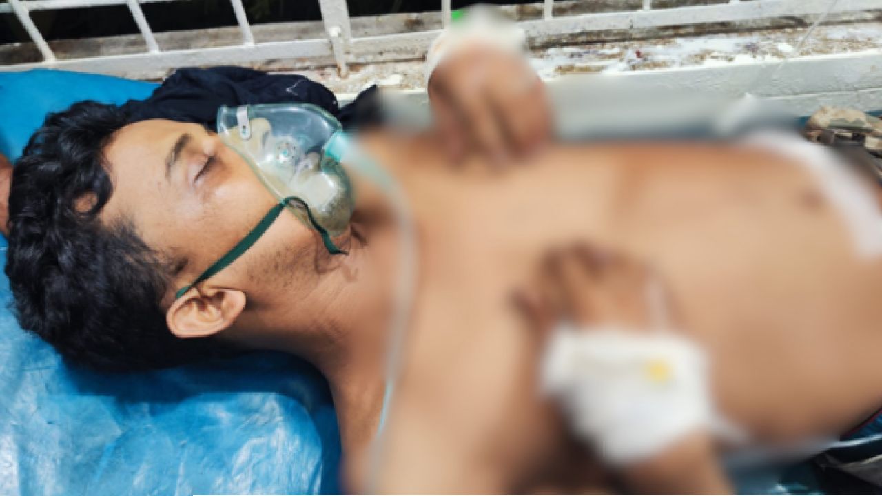 ​চাঁদা না পেয়ে খুলনায় ভাঙ্গারি ব্যবসায়ীকে গুলি, আশঙ্কাজনক অবস্থায় ঢাকায় স্থানান্তর