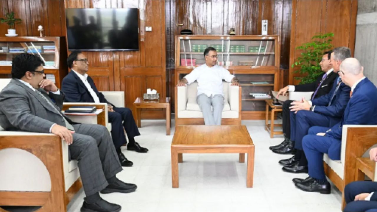  সাশ্রয়ী মূল্যে স্মার্টফোন ও ইন্টারনেট সেবার আহ্বান প্রধানমন্ত্রীর