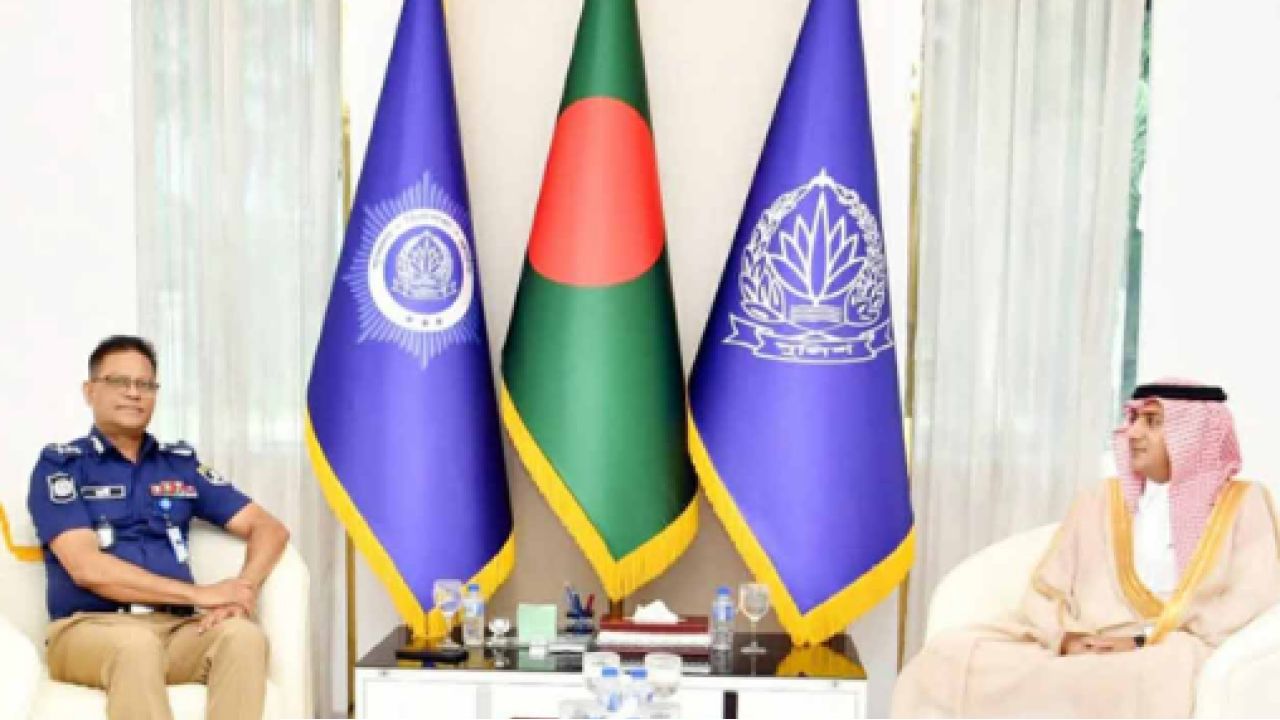 আইজিপির সঙ্গে সৌদি রাষ্ট্রদূতের সাক্ষাৎ