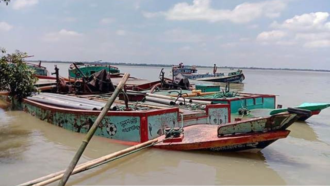 লিখিত অভিযোগ মানববন্ধন ও ধারাবাহিক সংবাদ প্রকাশের পরও থামানো যাচ্ছে না অবৈধ বালু উত্তোলন