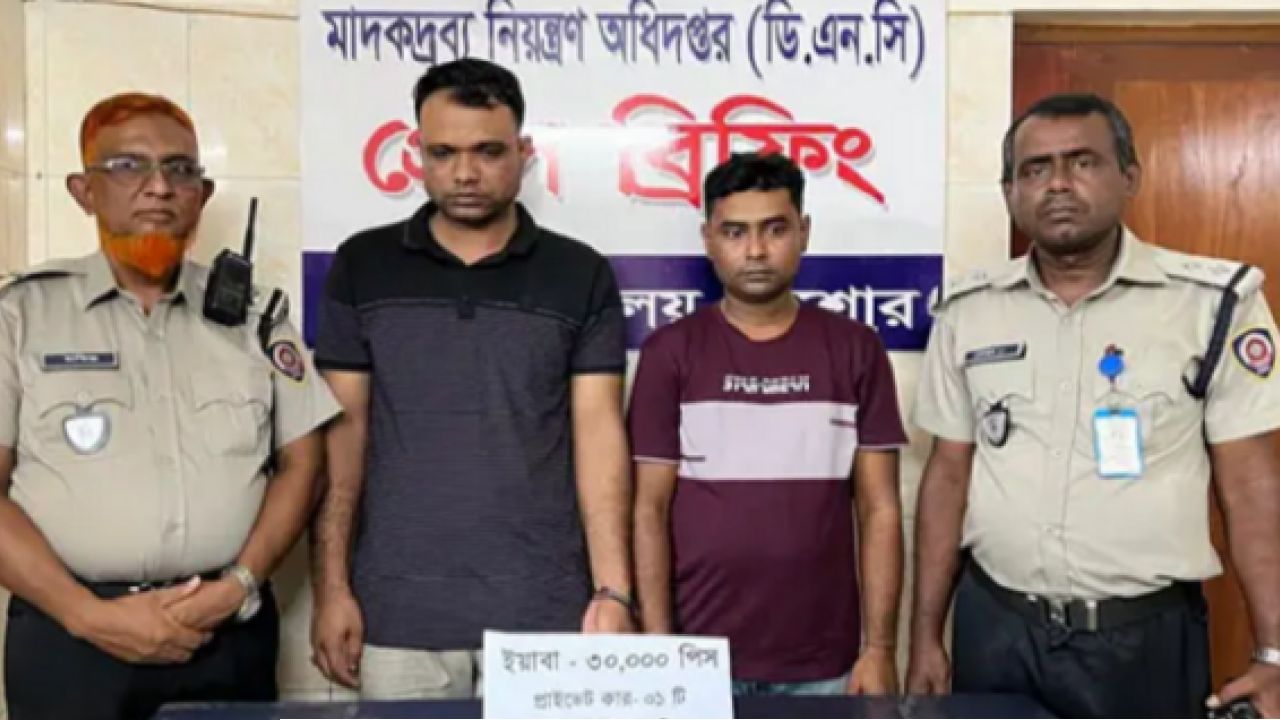 ​যশোরে প্রাইভেটকারের ড্যাশবোর্ড কেটে ৩০ হাজার পিস ইয়াবা উদ্ধার, আটক ২