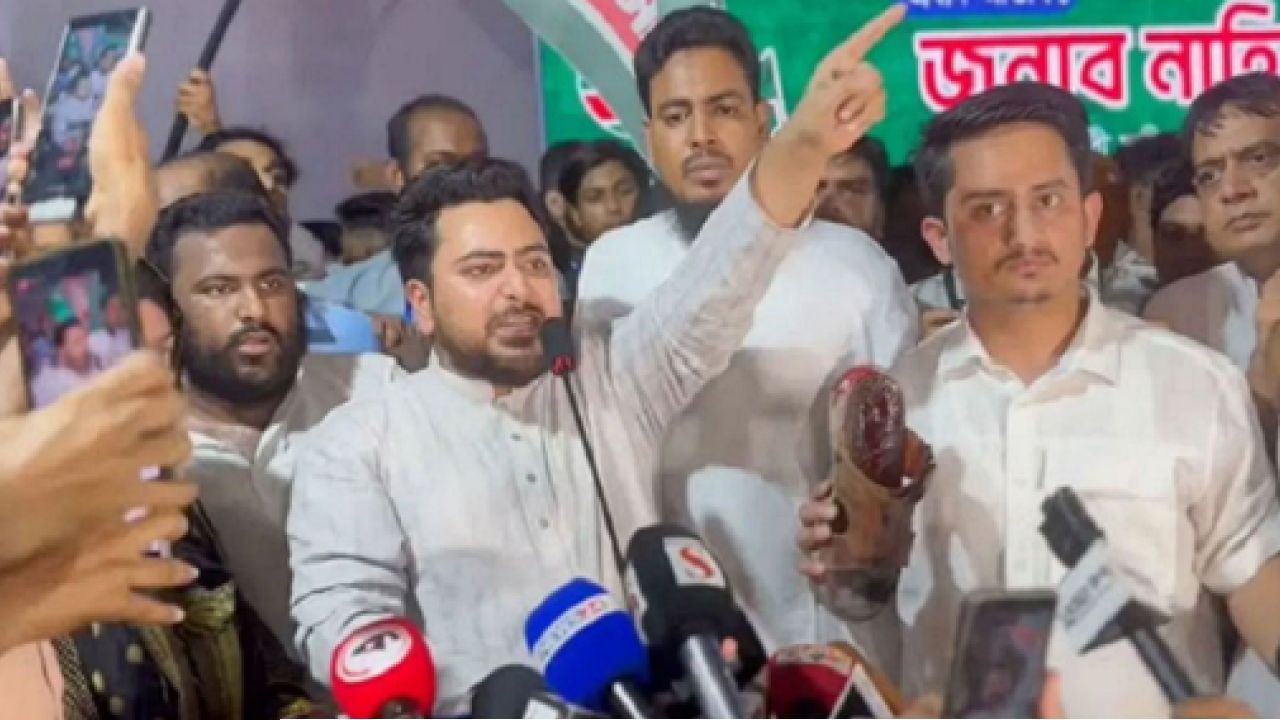 সাভারের বোমা বিস্ফোরণে প্রশাসনের ভূমিকা নিয়ে প্রশ্ন তুললেন নাহিদ ইসলাম