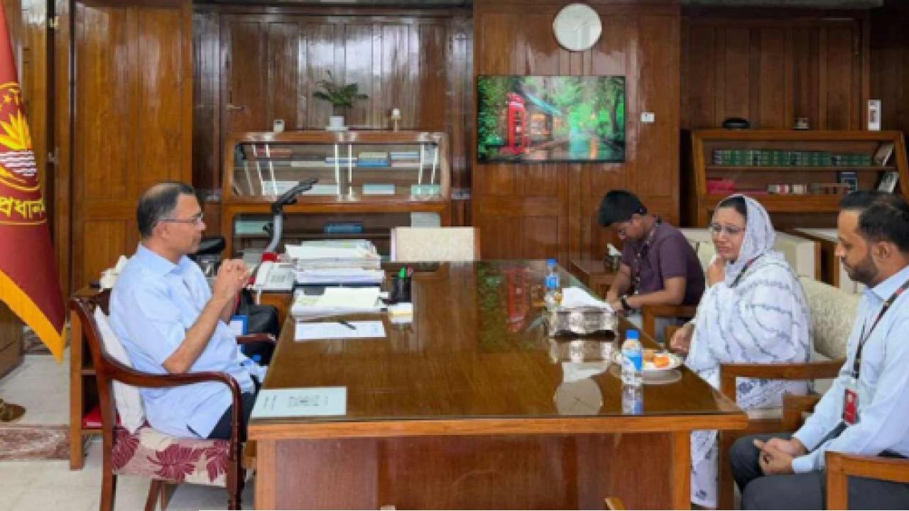 প্রধানমন্ত্রীর সঙ্গে জুলাই শহিদের মায়ের সাক্ষাৎ