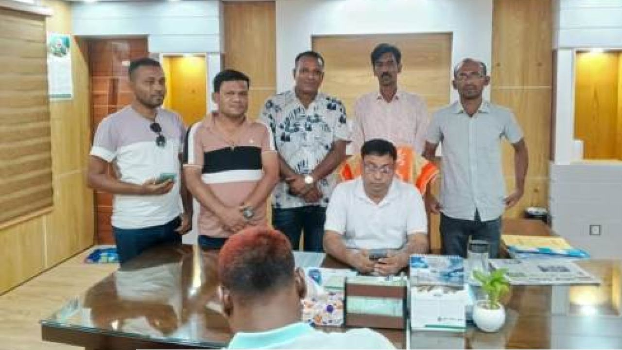 ​খুলনা জেলা পরিষদ প্রশাসকের সাথে যুবদল নেতাদের সৌজন্য সাক্ষাৎ