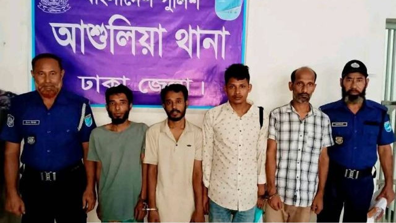 আশুলিয়ায় পুলিশের অভিযানে ইয়াবা-গাঁজাসহ ৪ মাদক ব্যবসায়ীকে গ্রেফতার