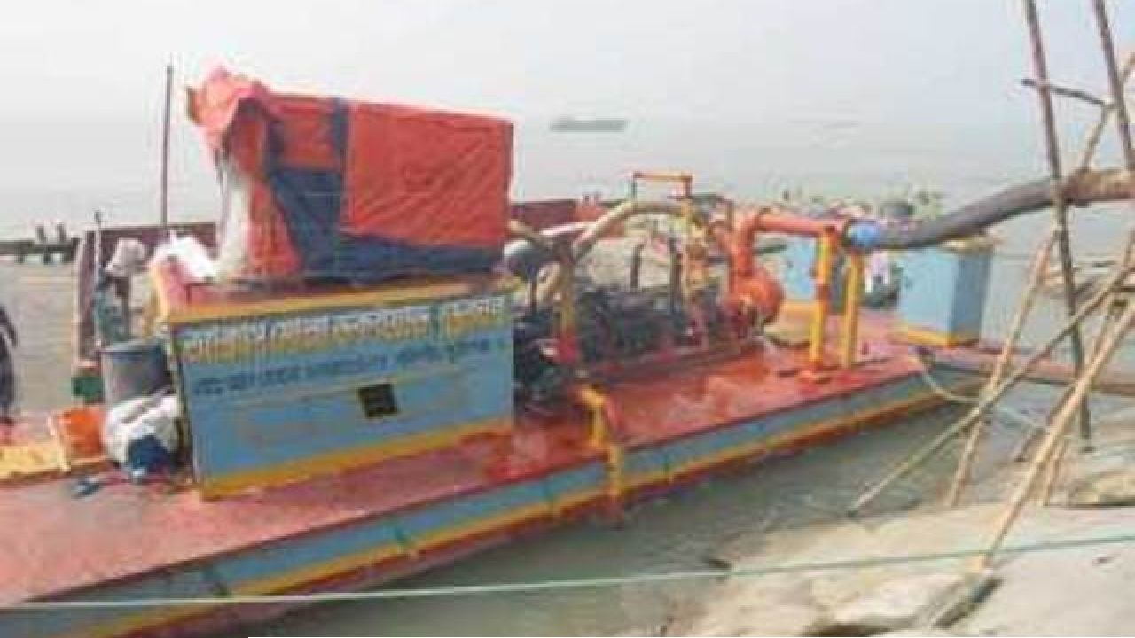 নিষেধাজ্ঞা উপেক্ষা করে যমুনা নদীর বিভিন্ন পয়েন্টে অবৈধ বালু উত্তোলন 