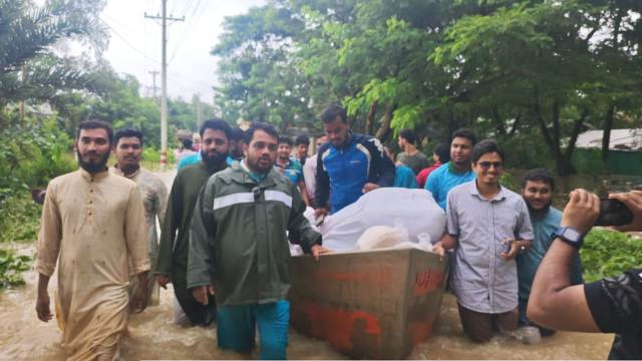 বন্যাকবলিত চট্টগ্রাম, কক্সবাজার, বান্দরবান ও রাঙ্গামাটিতে ছাত্রশিবিরের ত্রাণ কার্যক্রম অব্যাহত