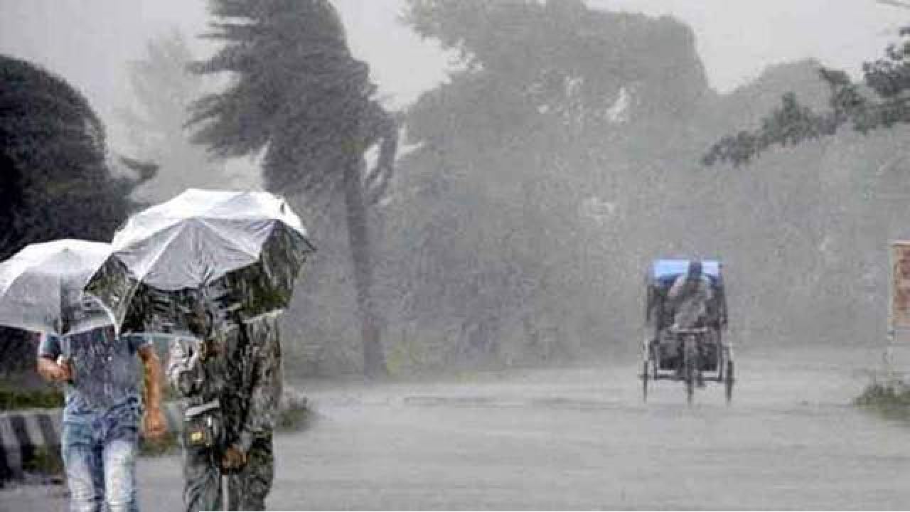 আজও রাজধানীসহ সারাদেশে সারাদিন অতিভারী বৃষ্টির শঙ্কা
