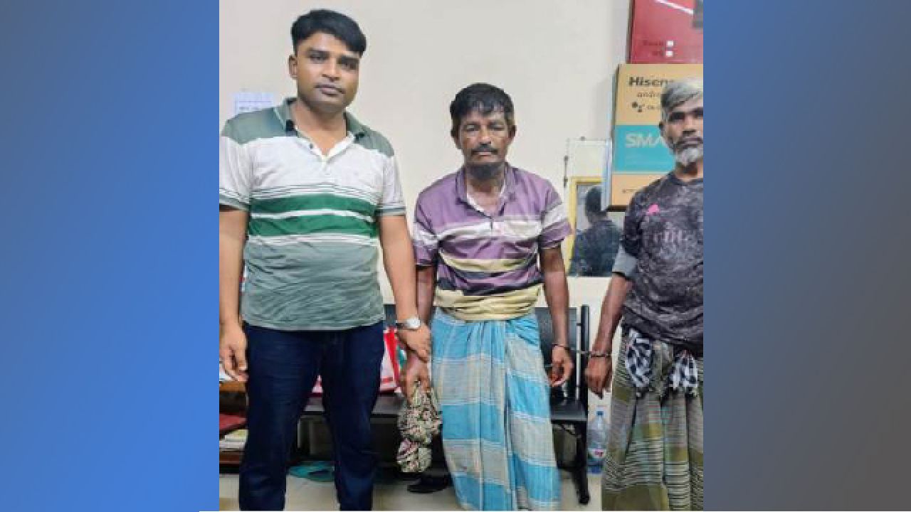​খুলনা রেলওয়ে স্টেশনে প্রেমিক-প্রেমিকার ব্যাগ ছিনতাই, অভিযুক্ত আটক