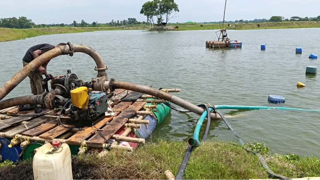 নবীনগর কোনাউর গ্রামের প্রভাবশালী অবৈধ ড্রেজার ব্যবসায়ী এরশাদের খুঁটির জোর কোথায় ? 