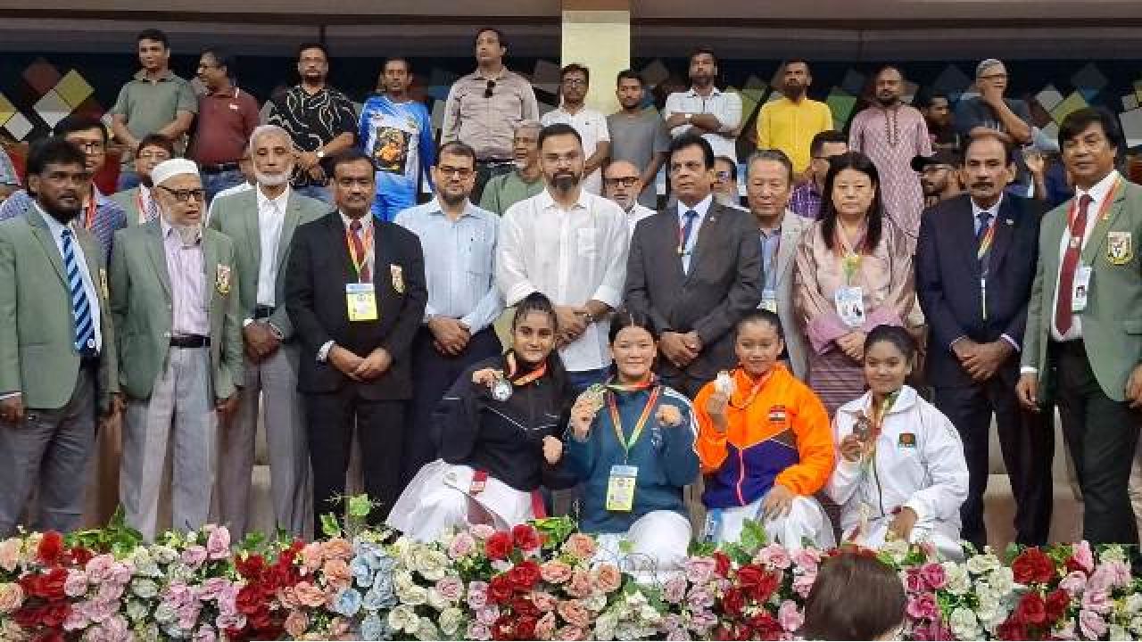 ‘খেলাধুলা সীমান্ত পেরিয়ে শান্তি ও বন্ধুত্বের সেতুবন্ধন গড়ে তোলে’-সাউথ এশিয়ান কারাতে চ্যাম্পিয়নশিপ উদ্বোধনে প্রতিমন্ত্রী আমিনুল হক