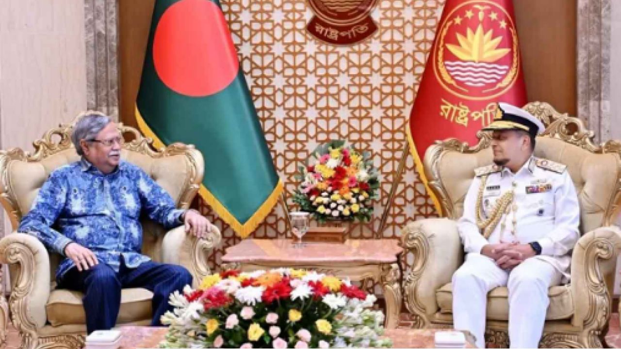 রাষ্ট্রপতির সঙ্গে বিদায়ী নৌপ্রধানের সৌজন্য সাক্ষাৎ
