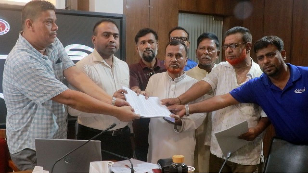 পাবনায় শ্রী শ্রী ঠাকুর অনুকূল চন্দ্রের জন্মস্থানের জমির দাবীতে প্রধানমন্ত্রী বরাবর স্থানীয় বাসিন্দাদের আবেদন