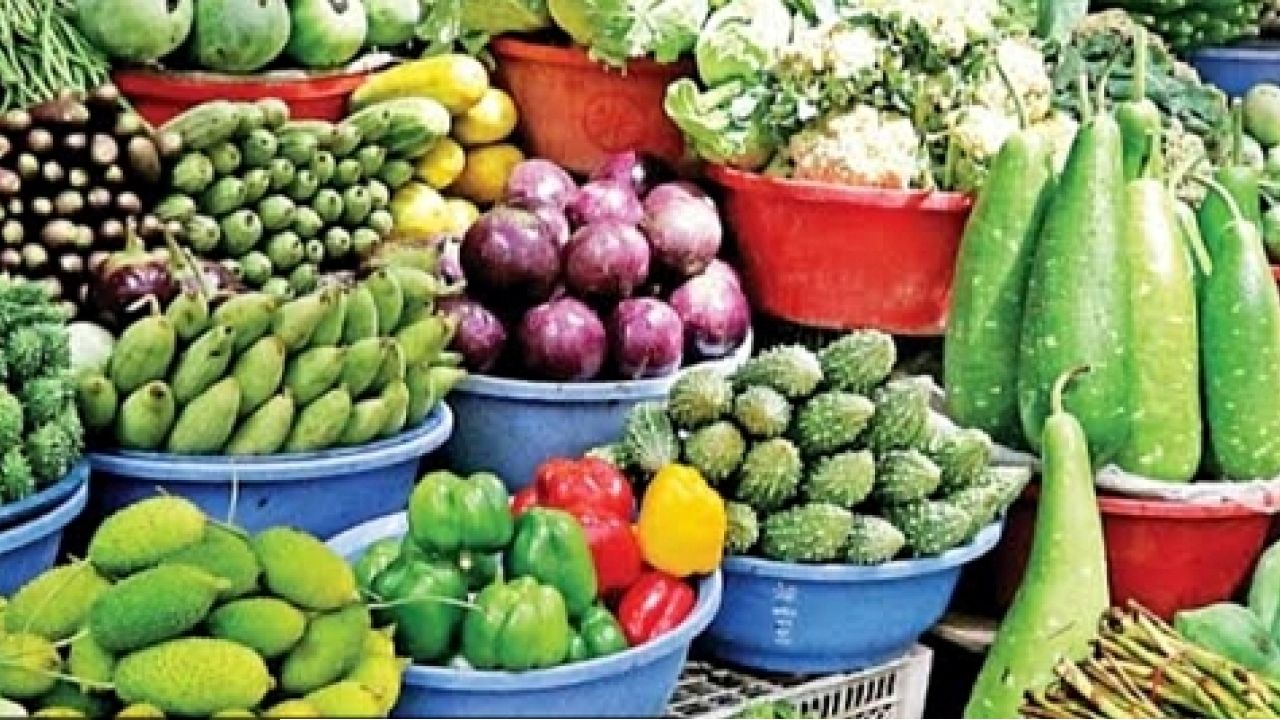 তানোরে টানা বৃষ্টির দোহায়ে সবজির বাজারে আগুন
