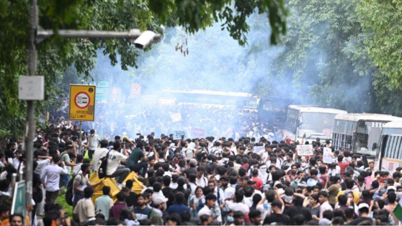 দিল্লিতে বিক্ষোভ ঘিরে সংঘর্ষ, সাময়িকভাবে বন্ধ ইন্টারনেট