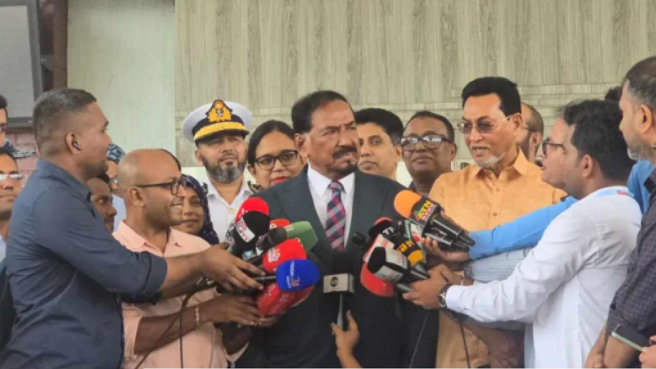 দেশে ফিরেছেন স্পিকার: ‘রাষ্ট্রপতির পদত্যাগ নিয়ে কিছু জানি না’